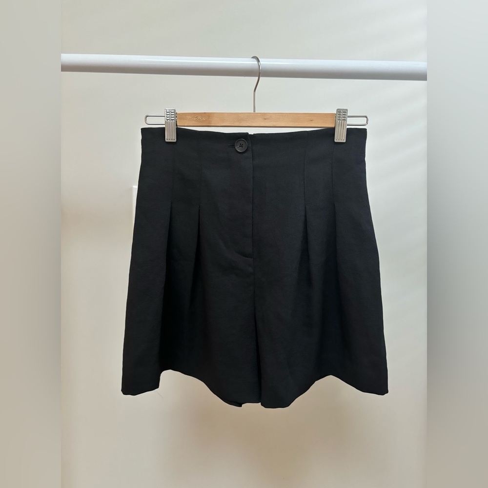 Aritzia Wilfred High Waisted Black Shorts